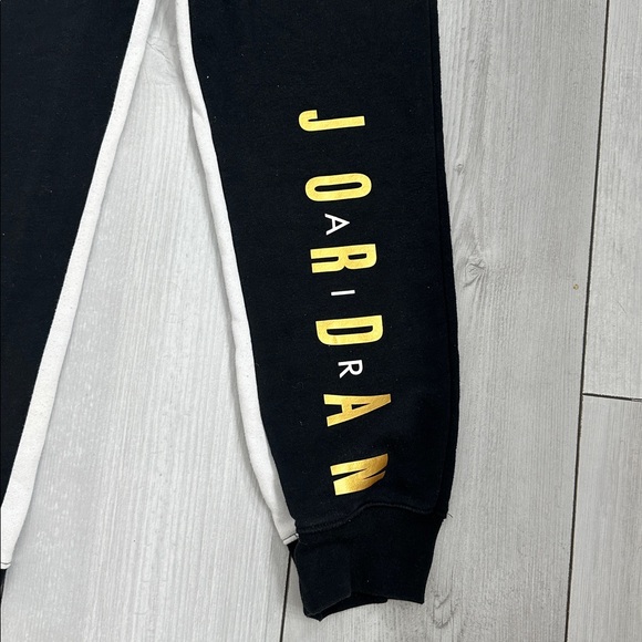 Jordan Boys Black and White Joggers - Picture 5 of 8